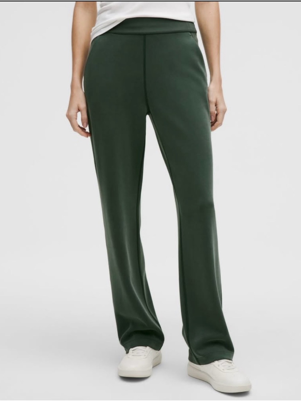 NWT Lululemon Softstreme
HR Straight Leg Pant - XS
(Rainforest Green)